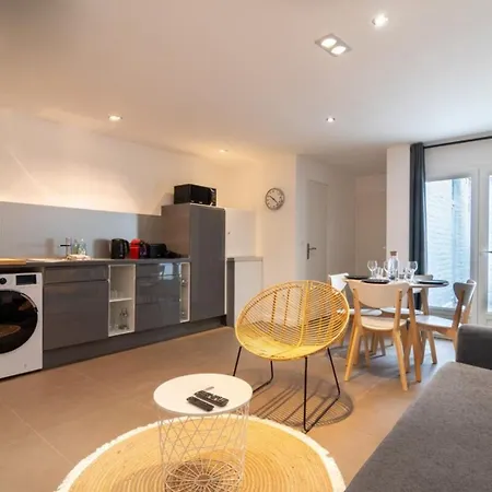 Apartment Equipped With Terrace