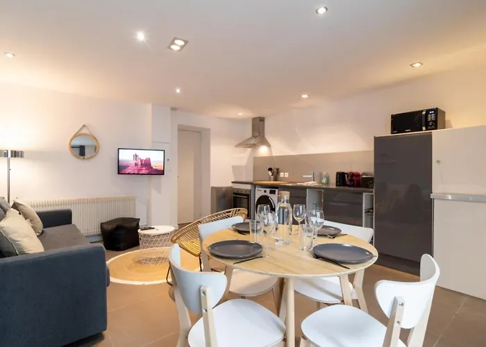 Apartment Equipped With Terrace *
