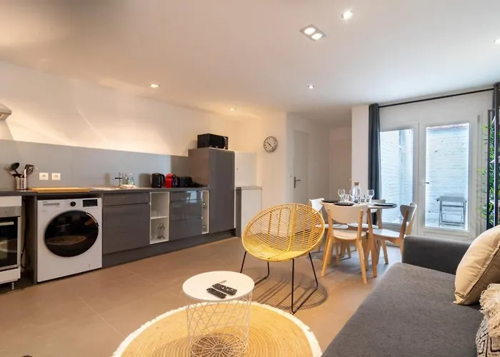 Apartment Equipped With Terrace