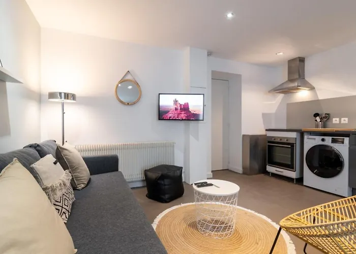 Apartment Equipped With Terrace