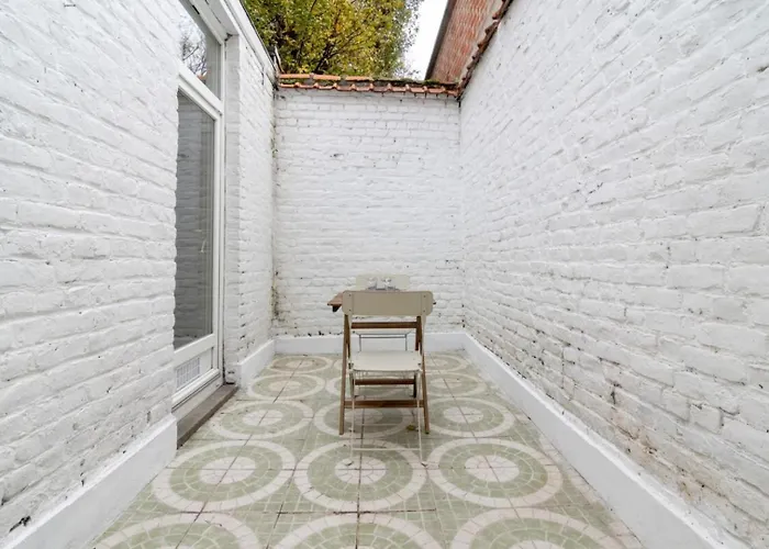 Apartment Equipped With Terrace